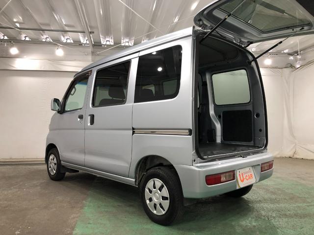 ハイゼットカーゴクルーズ　雹害／車検整備付／走行７２０６８キロ／純正マット１年保証距離無制限　走行距離７２０６８キロ　純正ＣＤチューナー　純正フロアマット　助手席エアバッグ　両側スライドドア　電動格納式ドアミラー（埼玉県）の中古車