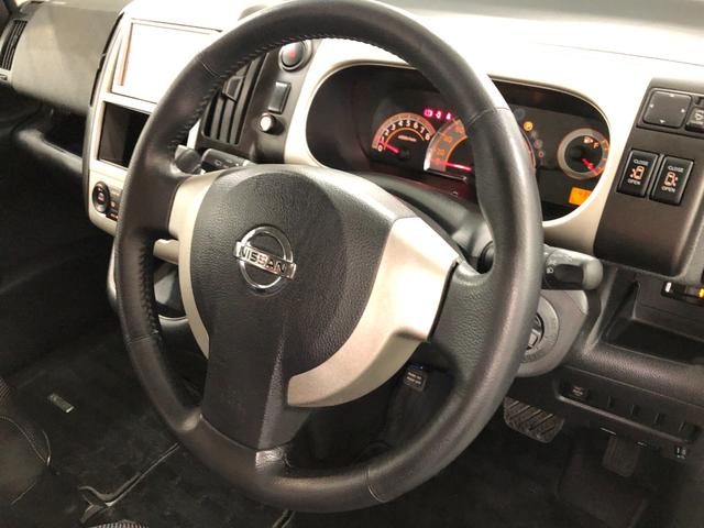 セレナハイウェイスター　走行４３９４３キロ／車検整備付／ナビ一年保証・走行距離無制限　走行４３９４３キロ　助手席エアバック　ＥＴＣ　純正カーペットマット　ワンセグナビ　ＤＶＤ　オートライト　ＨＩＤヘッドライト　両側電動スライドドア（埼玉県）の中古車