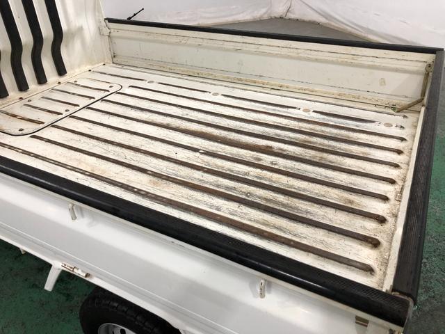 ハイゼットトラックスペシャル　農用パック　走行５８７８０キロ／車検整備付一年保証・走行距離無制限　走行５８７８０キロ　４ＷＤ　ＭＴ　純正カーペットマット　ＡＭＦＭラジオ　作業用ライト　ゴムプロテクター（埼玉県）の中古車