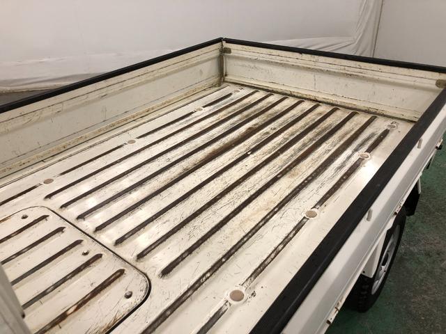 ハイゼットトラックスペシャル　農用パック　走行５８７８０キロ／車検整備付一年保証・走行距離無制限　走行５８７８０キロ　４ＷＤ　ＭＴ　純正カーペットマット　ＡＭＦＭラジオ　作業用ライト　ゴムプロテクター（埼玉県）の中古車