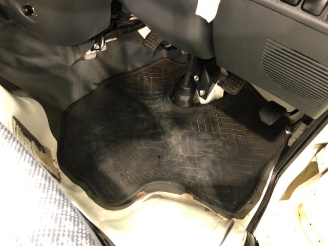 ハイゼットトラックスペシャル　農用パック　走行５８７８０キロ／車検整備付一年保証・走行距離無制限　走行５８７８０キロ　４ＷＤ　ＭＴ　純正カーペットマット　ＡＭＦＭラジオ　作業用ライト　ゴムプロテクター（埼玉県）の中古車