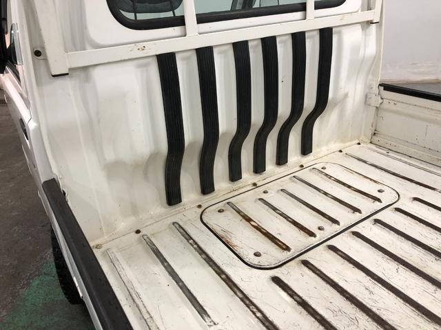 ハイゼットトラックスペシャル　農用パック　走行５８７８０キロ／車検整備付一年保証・走行距離無制限　走行５８７８０キロ　４ＷＤ　ＭＴ　純正カーペットマット　ＡＭＦＭラジオ　作業用ライト　ゴムプロテクター（埼玉県）の中古車