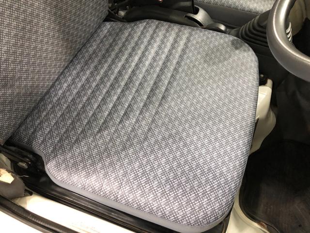 ハイゼットトラックスペシャル　農用パック　走行５８７８０キロ／車検整備付一年保証・走行距離無制限　走行５８７８０キロ　４ＷＤ　ＭＴ　純正カーペットマット　ＡＭＦＭラジオ　作業用ライト　ゴムプロテクター（埼玉県）の中古車