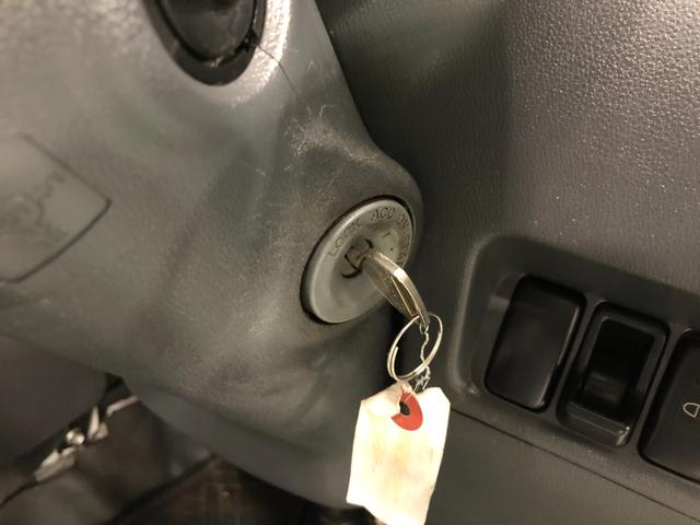 ハイゼットトラックスペシャル　農用パック　走行５８７８０キロ／車検整備付一年保証・走行距離無制限　走行５８７８０キロ　４ＷＤ　ＭＴ　純正カーペットマット　ＡＭＦＭラジオ　作業用ライト　ゴムプロテクター（埼玉県）の中古車