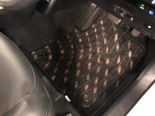 プリウスＡプレミアム　車検整備付／走行３７０７３キロ／フルセグナビ１年保証距離無制限　走行距離３７０７３キロ　フルセグナビ　バックカメラ　ブルートゥース　ドラレコ　純正マット　サイドエアバッグ　ＬＥＤヘッドランプ　シートヒーター　プッシュスタート　キーフリー（埼玉県）の中古車