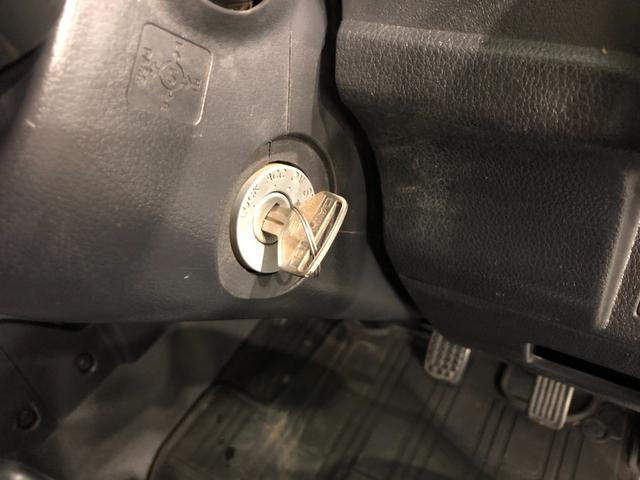 ハイゼットトラックスタンダード 走行58539キロ/車検整備付/タイヤ4本交換一年保証・走行距離無制限 走行58539キロ 5速MT 4WD エアコン パワステ 助手席エアバック 純正カーペットマット(埼玉県)の中古車