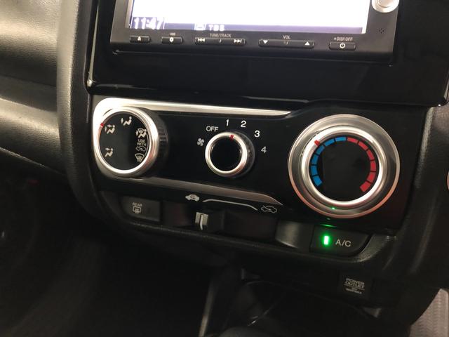 フィット１３Ｇ・Ｆパッケージ　走行３１３５５キロ／雹害／ナビ／ＥＴＣ一年保証・走行距離無制限　走行３１３５５キロ　ワンセグナビ　バックカメラ　ブルートゥース　ＤＶＤ　助手席エアバック　純正カーペットマット（埼玉県）の中古車