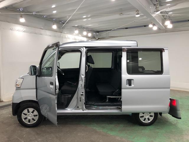 ハイゼットカーゴデッキバンG SA3 走行4412キロ/LEDヘッドライト一年保証・走行距離無制限 走行4412キロ 助手席エアバック 純正カーペットマット オートライト オートマチックハイビーム LEDヘッドライト アイドリングストップ(埼玉県)の中古車