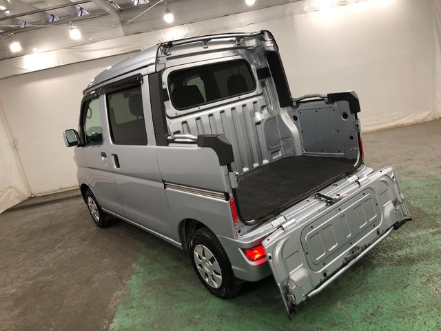 ハイゼットカーゴデッキバンG SA3 走行4412キロ/LEDヘッドライト一年保証・走行距離無制限 走行4412キロ 助手席エアバック 純正カーペットマット オートライト オートマチックハイビーム LEDヘッドライト アイドリングストップ(埼玉県)の中古車