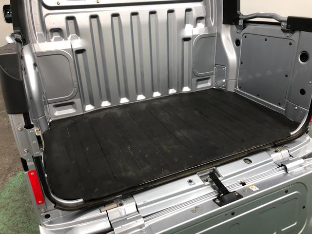 ハイゼットカーゴデッキバンG SA3 走行4412キロ/LEDヘッドライト一年保証・走行距離無制限 走行4412キロ 助手席エアバック 純正カーペットマット オートライト オートマチックハイビーム LEDヘッドライト アイドリングストップ(埼玉県)の中古車