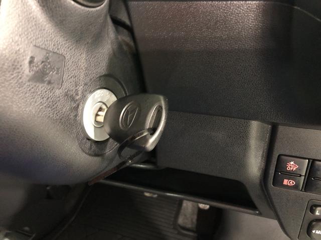 ハイゼットカーゴデッキバンG SA3 走行4412キロ/LEDヘッドライト一年保証・走行距離無制限 走行4412キロ 助手席エアバック 純正カーペットマット オートライト オートマチックハイビーム LEDヘッドライト アイドリングストップ(埼玉県)の中古車