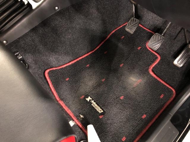 ジムニークロスアドベンチャー　走行９１０２３キロ／ＭＴ／４ＷＤ一年保証・走行距離無制限　走行９１０２３キロ　４ＷＤ　５速ＭＴ　キーレスエントリー　電動格納ミラー　助手席エアバック　マニュアルエアコン（埼玉県）の中古車