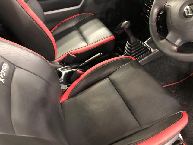 ジムニークロスアドベンチャー　走行９１０２３キロ／ＭＴ／４ＷＤ一年保証・走行距離無制限　走行９１０２３キロ　４ＷＤ　５速ＭＴ　キーレスエントリー　電動格納ミラー　助手席エアバック　マニュアルエアコン（埼玉県）の中古車