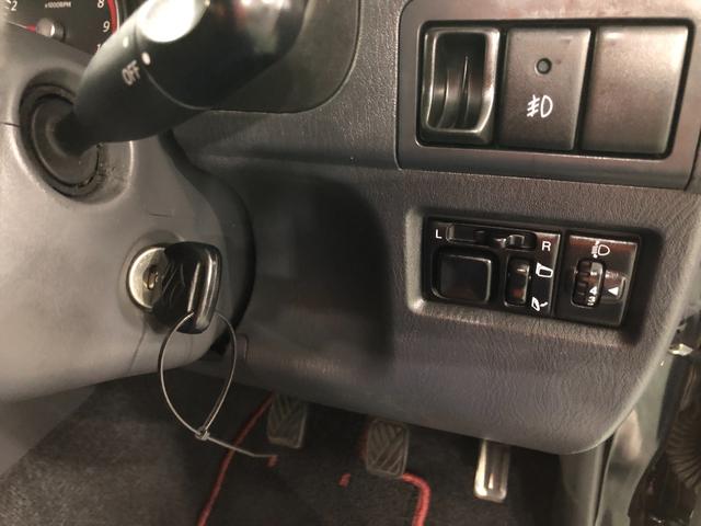 ジムニークロスアドベンチャー　走行９１０２３キロ／ＭＴ／４ＷＤ一年保証・走行距離無制限　走行９１０２３キロ　４ＷＤ　５速ＭＴ　キーレスエントリー　電動格納ミラー　助手席エアバック　マニュアルエアコン（埼玉県）の中古車