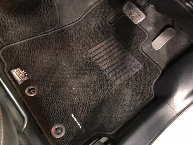 シエンタハイブリッド　ファンベースＧ　クエロ　走行２００３２キロ１年保証距離無制限　走行距離２００３２キロ　フルセグナビ　全周囲カメラ　ブルートゥース　ドラレコ　純正マット　ＬＥＤヘッドランプ　シートヒーター　両側電動スライドドア　プッシュスタート　キーフリー（埼玉県）の中古車