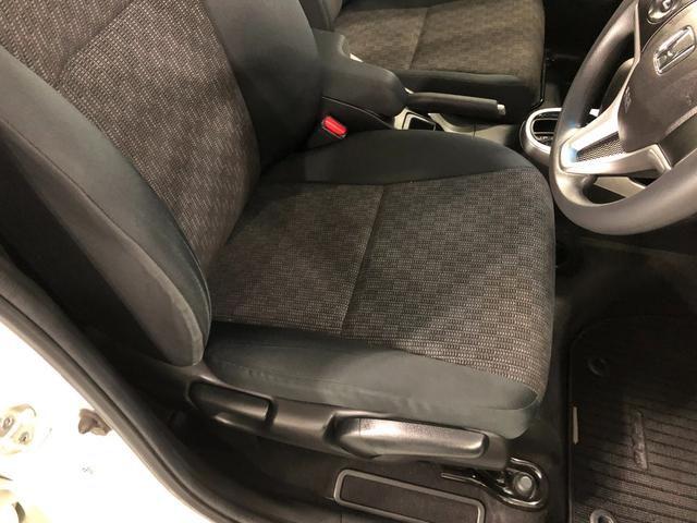 フィット１３Ｇ・Ｆパッケージ　ファインエディション　ナビ／Ｂカメラ１年保証距離無制限　走行距離２９３１３キロ　ワンセグナビ　バックカメラ　純正マット　助手席エアバッグ　プッシュボタンスタート　電動格納式ドアミラー（埼玉県）の中古車