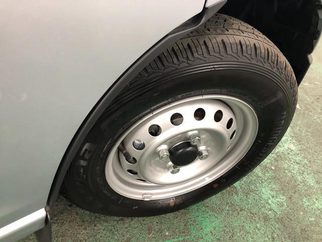 ハイゼットカーゴＤＸ　走行３５キロ／ＦＭＡＭラジオ／オートライト１年保証距離無制限　走行距離３５キロ　ＦＭＡＭラジオ　純正フロアマット　クリアランスソナー　オートライト　両側電動スライドドア　アイドリングストップ　キーレスエントリー（埼玉県）の中古車