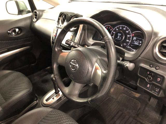 ノートメダリスト　走行６１９１４キロ／ナビ／全周囲カメラ／ＥＴＣ一年保証・走行距離無制限　走行６１９１４キロ　フルセグナビ　ブルートゥース　全周囲カメラ　オートライト　ＨＩＤヘッドライト（埼玉県）の中古車