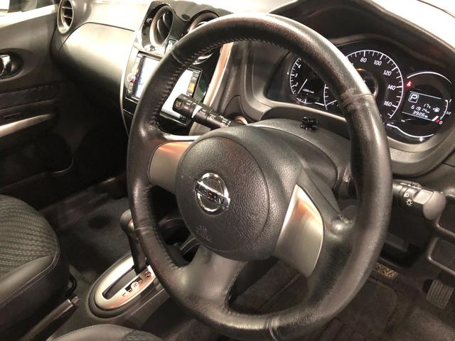 ノートメダリスト　走行６１９１４キロ／ナビ／全周囲カメラ／ＥＴＣ一年保証・走行距離無制限　走行６１９１４キロ　フルセグナビ　ブルートゥース　全周囲カメラ　オートライト　ＨＩＤヘッドライト（埼玉県）の中古車