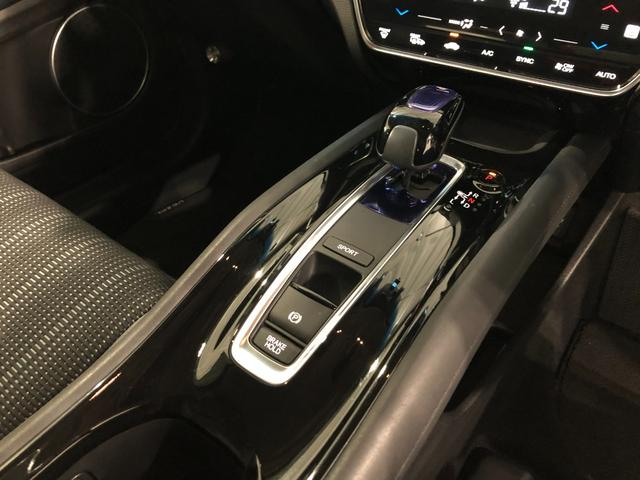 ヴェゼルハイブリッドＺ・ホンダセンシング　走行４２８６１キロ／ナビ１年保証距離無制限　走行距離４２８６１キロ　フルセグナビ　バックカメラ　ブルートゥース　純正マット　サイドエアバッグ　ＬＥＤヘッドランプ　シートヒーター　プッシュボタンスタート（埼玉県）の中古車