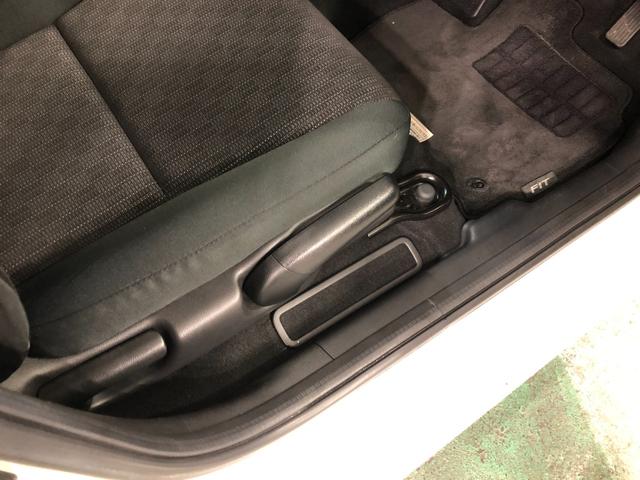 フィット13G・Fパッケージ走行14719キロ/CDチューナー一年保証・走行距離無制限走行14719キロ 助手席エアバック 純正カーペットマット サイドエアバック CDチューナー キーフリー(埼玉県)の中古車