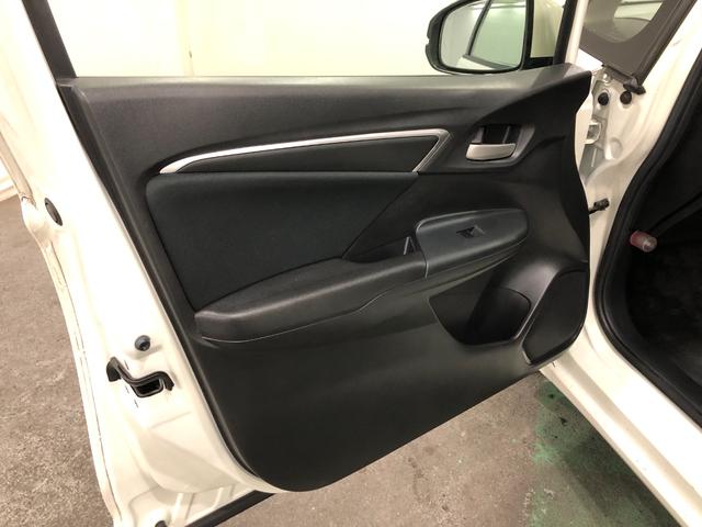 フィット13G・Fパッケージ走行14719キロ/CDチューナー一年保証・走行距離無制限走行14719キロ 助手席エアバック 純正カーペットマット サイドエアバック CDチューナー キーフリー(埼玉県)の中古車