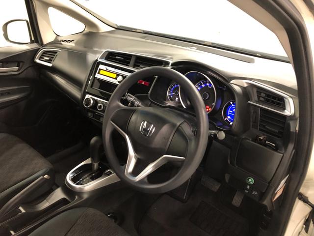 フィット13G・Fパッケージ走行14719キロ/CDチューナー一年保証・走行距離無制限走行14719キロ 助手席エアバック 純正カーペットマット サイドエアバック CDチューナー キーフリー(埼玉県)の中古車