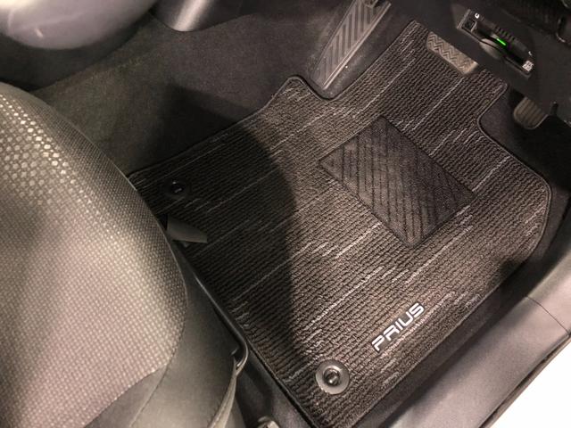 プリウスＳ　走行１２０４２キロ／ナビ／バックカメラ／ドラレコ／ＥＴＣ一年保証・走行距離無制限走行１２０４２キロ　フルセグナビ　ブルートゥース　バックカメラ　ドラレコ　クリアランスソナー　オートライト　ＬＥＤヘッドライト（埼玉県）の中古車