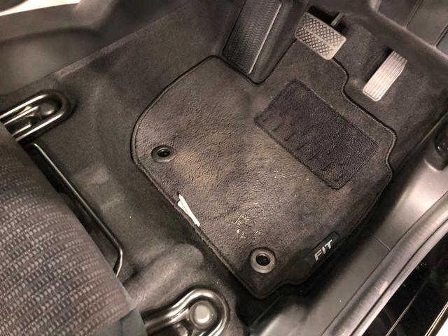 フィット１３Ｇ・Ｓパッケージ　走行１１２６４キロ／車検整備付／ナビ一年保証・走行距離無制限走行１１２６４キロ　ＴＶレスナビ　バックカメラ　オートライト　ＬＥＤヘッドライト　サイドエアバック（埼玉県）の中古車