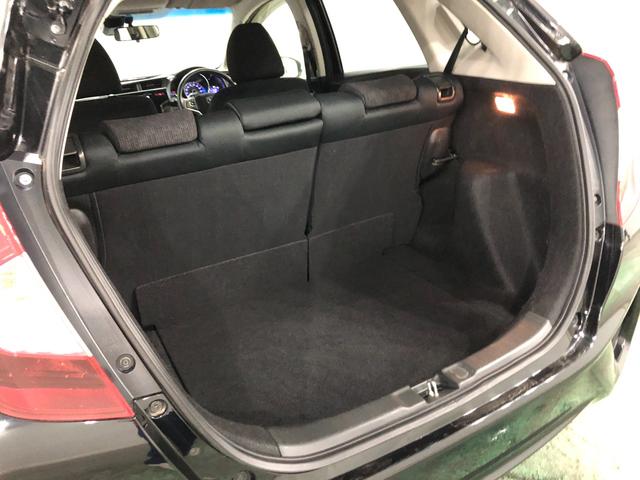 フィット１３Ｇ・Ｓパッケージ　走行１１２６４キロ／車検整備付／ナビ一年保証・走行距離無制限走行１１２６４キロ　ＴＶレスナビ　バックカメラ　オートライト　ＬＥＤヘッドライト　サイドエアバック（埼玉県）の中古車