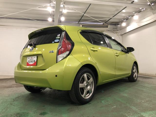 アクアS 走行24862キロ/フルセグナビ/電動格納式ドアミラー1年保証距離無制限 走行距離24862キロ フルセグナビ カーペットマット 助手席エアバッグ 電動格納式ドアミラー キーレスエントリー(埼玉県)の中古車