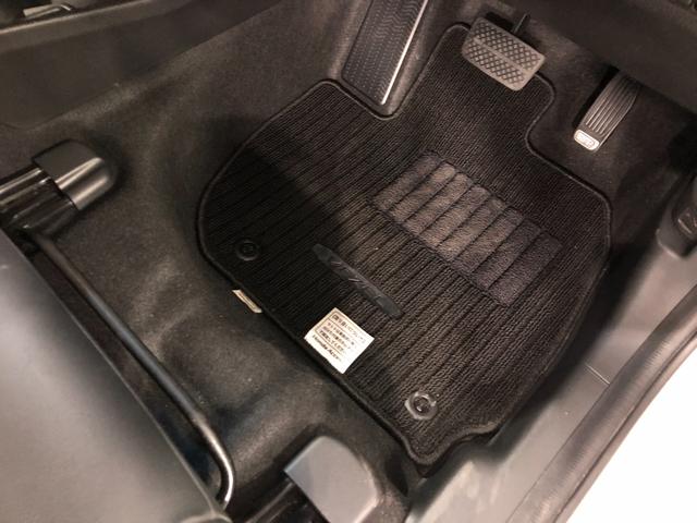 ヴェゼルハイブリッドＺ　走行３７１９８キロ／タイヤ４本交換／ナビ一年保証・走行距離無制限走行３７１９８キロ　フルセグナビ　ブルートゥース　バックカメラ　ＥＴＣ　サイドエアバック　オートライト　ＬＥＤヘッドライト　シートヒーター（埼玉県）の中古車