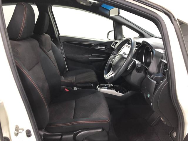 フィットＲＳ　軽雹害／走行６３５６２キロ／ワンセグナビ／バックカメラ１年保証距離無制限　走行距離６３５６２キロ　ワンセグナビ　バックカメラ　ブルートゥース　純正マット　助手席エアバッグ　ＬＥＤヘッドランプ　電動格納式ドアミラー（埼玉県）の中古車