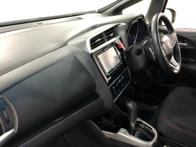 フィットＲＳ　軽雹害／走行６３５６２キロ／ワンセグナビ／バックカメラ１年保証距離無制限　走行距離６３５６２キロ　ワンセグナビ　バックカメラ　ブルートゥース　純正マット　助手席エアバッグ　ＬＥＤヘッドランプ　電動格納式ドアミラー（埼玉県）の中古車