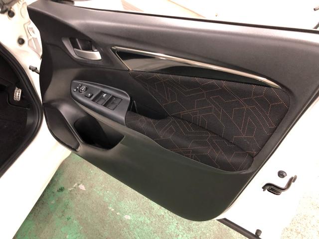 フィットＲＳ　軽雹害／走行６３５６２キロ／ワンセグナビ／バックカメラ１年保証距離無制限　走行距離６３５６２キロ　ワンセグナビ　バックカメラ　ブルートゥース　純正マット　助手席エアバッグ　ＬＥＤヘッドランプ　電動格納式ドアミラー（埼玉県）の中古車