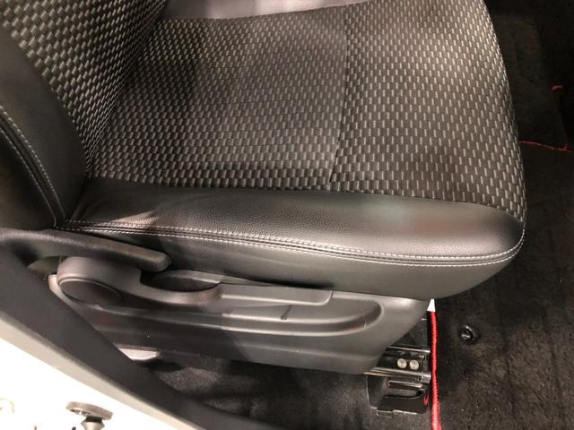 トールカスタムＧ　４ＷＤ／走行４３８９８キロ／後席モニター／ナビ１年保証距離無制限　走行距離４３８９８キロ　フルセグナビ　パノラマモニター　ドラレコ　後席モニター　純正マット　ＬＥＤヘッドランプ　アイドリングストップ　シートヒーター　両側電動スライドドア（埼玉県）の中古車