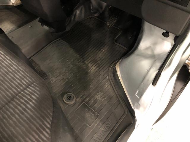 ハイゼットカーゴＤＸ　走行７１１７９キロ／車検整備付／タイヤ４本交換／ナビ一年保証・走行距離無制限走行７１１７９キロ　車検整備付　タイヤ４本交換　ブルートゥース　バックカメラ　クリアランスソナー　オートライト（埼玉県）の中古車