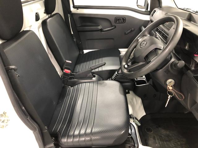 ハイゼットトラックスタンダード　ＭＴ車／走行５７４６キロ／クリアランスソナー１年保証距離無制限　走行距離５７４６キロ　ＦＭＡＭラジオ　純正フロアマット　クリアランスソナー　オートライト　アイドリングストップ（埼玉県）の中古車