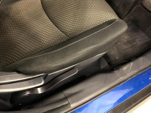 ＲＶＲＧ　走行８８３７８キロ／４ＷＤ／フルセグナビ／純正マット１年保証距離無制限　走行距離８８３７８キロ　フルセグナビ　ブルートゥース　純正マット　助手席エアバッグ　オートライト　ＨＩＤヘッドランプ（埼玉県）の中古車