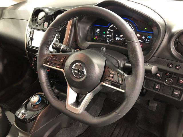 ノートｅ−パワー　メダリスト　走行４１６７８キロ／フルセグナビ１年保証距離無制限　走行距離４１６７８キロ　フルセグナビ　全周囲カメラ　デジタルルームミラー　純正マット　ＬＥＤヘッドランプ　電動格納式ドアミラー（埼玉県）の中古車