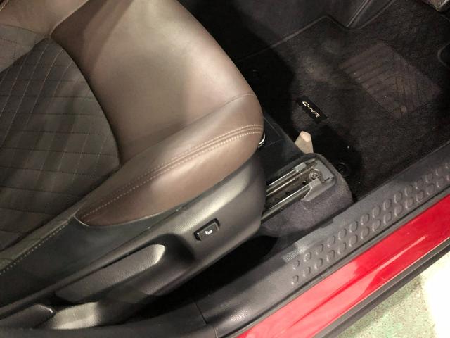 Ｃ−ＨＲＧ　車検整備付／走行６８８２７キロ／フルセグナビ／マット１年保証距離無制限　走行距離６８８２７キロ　フルセグナビ　ブルートゥース　純正マット　サイドエアバッグ　オートマチックハイビーム　ＬＥＤヘッドランプ（埼玉県）の中古車