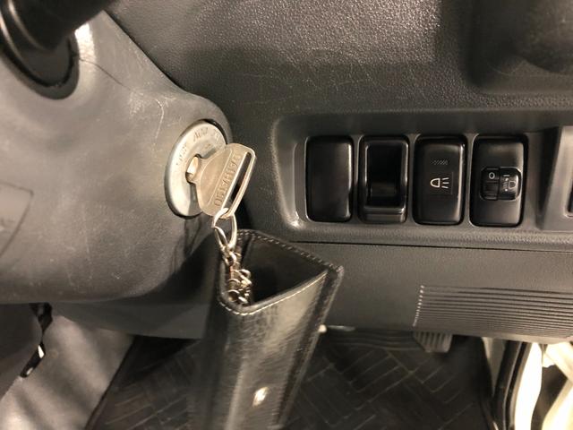 ハイゼットトラックエアコン・パワステ ツインカムスペシャル一年保証・走行距離無制限走行73730キロ 車検整備付 純正カーペットマット 4WD エアコン パワステ マニュアル FMAMラジオ(埼玉県)の中古車