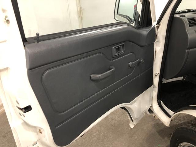 ハイゼットトラックエアコン・パワステ ツインカムスペシャル一年保証・走行距離無制限走行73730キロ 車検整備付 純正カーペットマット 4WD エアコン パワステ マニュアル FMAMラジオ(埼玉県)の中古車