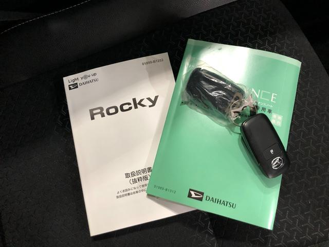 ロッキープレミアムＧ　ＨＥＶ　走行９４７４キロ／シートヒーター１年保証距離無制限　走行距離９４７４キロ　純正マット　サイドエアバッグ　ＬＥＤヘッドランプ　アイドリングストップ　シートヒーター　オート格納式ドアミラー　電動パーキングブレーキ　キーフリー（埼玉県）の中古車