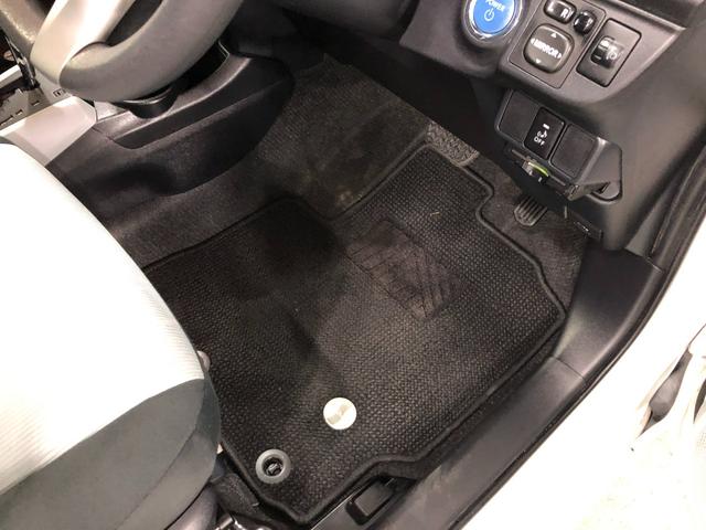 アクアＳ　走行８９７９８キロ／ワンセグナビ／ブルートゥース／マット１年保証距離無制限　走行距離８９７９８キロ　ワンセグナビ　ブルートゥース　マット　助手席エアバッグ　オートライト　プッシュボタンスタート（埼玉県）の中古車