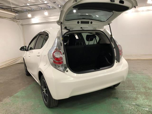 アクアＳ　走行８９７９８キロ／ワンセグナビ／ブルートゥース／マット１年保証距離無制限　走行距離８９７９８キロ　ワンセグナビ　ブルートゥース　マット　助手席エアバッグ　オートライト　プッシュボタンスタート（埼玉県）の中古車