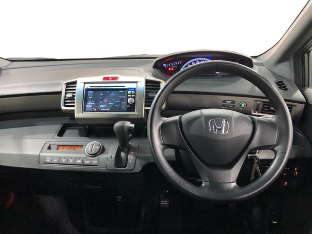 フリードスパイクＧ　ジャストセレクション　走行５３３５４キロ／タイヤ４本交換一年保証・走行距離無制限走行５３３５４キロ　タイヤ４本交換　ワンセグナビ　助手席エアバック　純正カーペットマット　片側電動スライドドア（埼玉県）の中古車