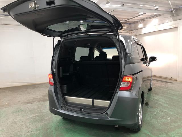 フリードスパイクＧ　ジャストセレクション　走行５３３５４キロ／タイヤ４本交換一年保証・走行距離無制限走行５３３５４キロ　タイヤ４本交換　ワンセグナビ　助手席エアバック　純正カーペットマット　片側電動スライドドア（埼玉県）の中古車