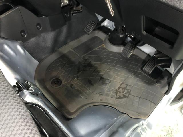 ハイゼットトラックＥＸＴ　走行５５０５３キロ／ＭＴ／ＣＤチューナー／荷台作業灯１年保証距離無制限　走行距離５５０５３キロ　マニュアル　ＣＤチューナー　純正フロアマット　助手席エアバッグ　キーレスエントリー　荷台作業灯　ドリンクホルダー　キーレスエントリー（埼玉県）の中古車