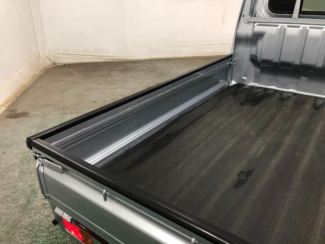 ハイゼットトラックＥＸＴ　走行５５０５３キロ／ＭＴ／ＣＤチューナー／荷台作業灯１年保証距離無制限　走行距離５５０５３キロ　マニュアル　ＣＤチューナー　純正フロアマット　助手席エアバッグ　キーレスエントリー　荷台作業灯　ドリンクホルダー　キーレスエントリー（埼玉県）の中古車